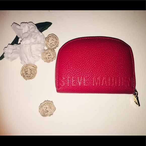 Steve Madden Handbags - Steve Madden small Zip Wallet